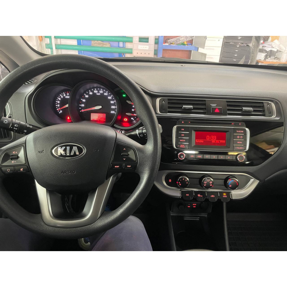 Встановлення магнітоли і системи відеопарктроніків на автомобіль Kia Rio 2015 року